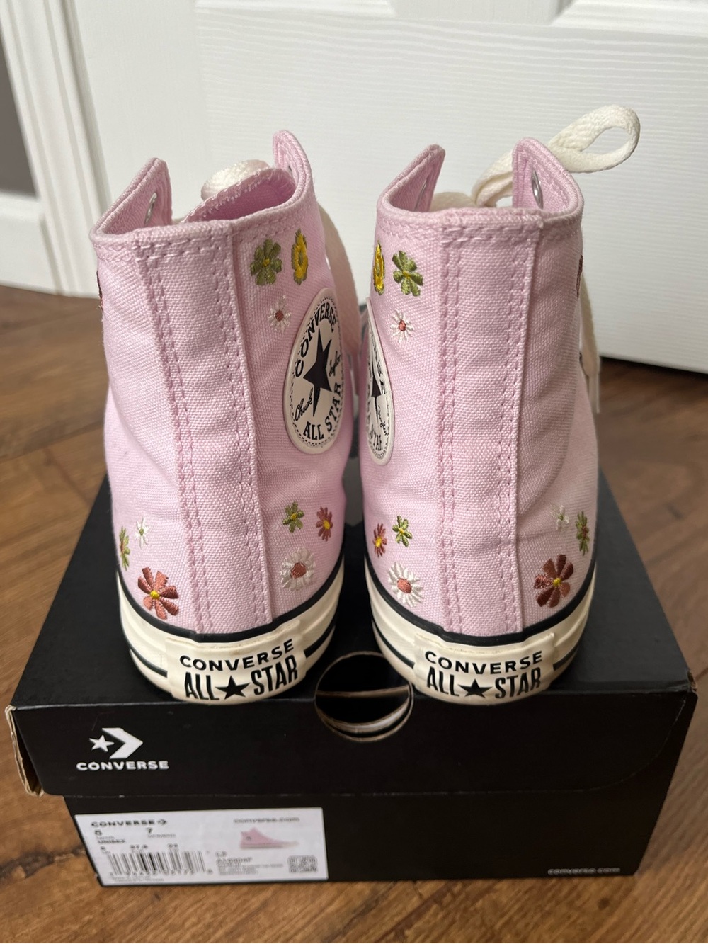 Converse Chuck Taylor All Star Embroidered Florals - Women’s size 7 - Picture 4 of 11